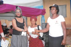 Beneficary-recieveing-her-cheque-from-UNEOIF-founder-and-her-Vice